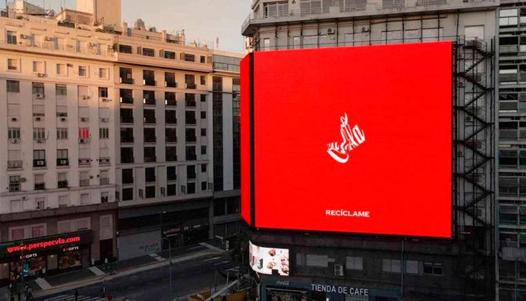 Street Marketing de Coca Cola con la campaña "Recíclame"